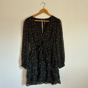 Design lab black with small detail in green. Small